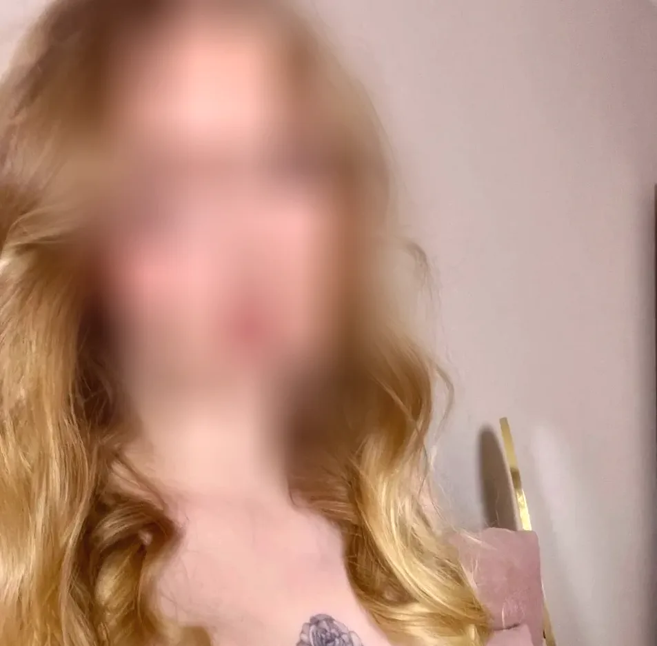 Caitlin, 23