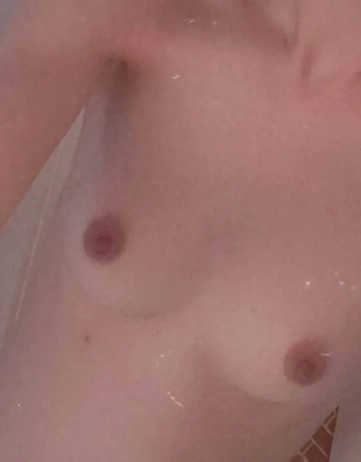 Danielle, 27