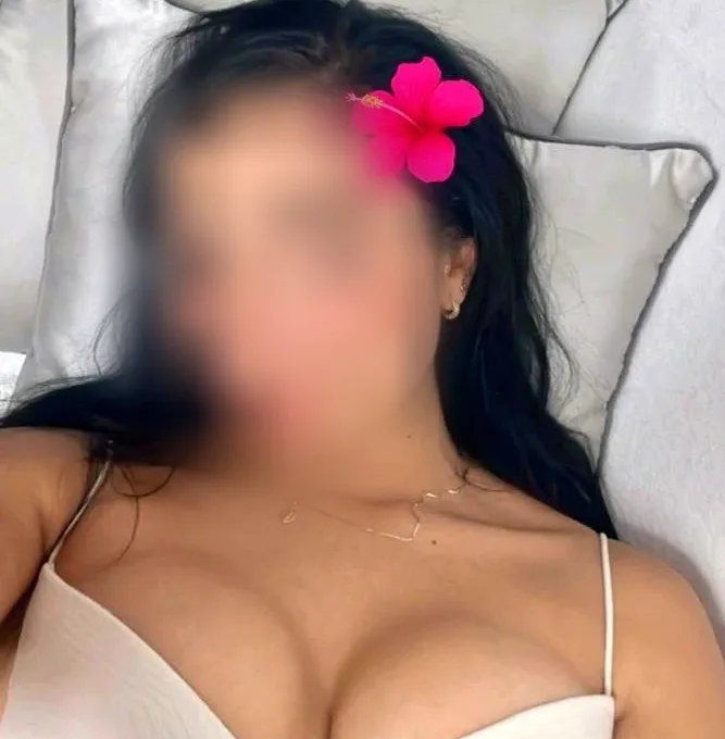 Farah, 25