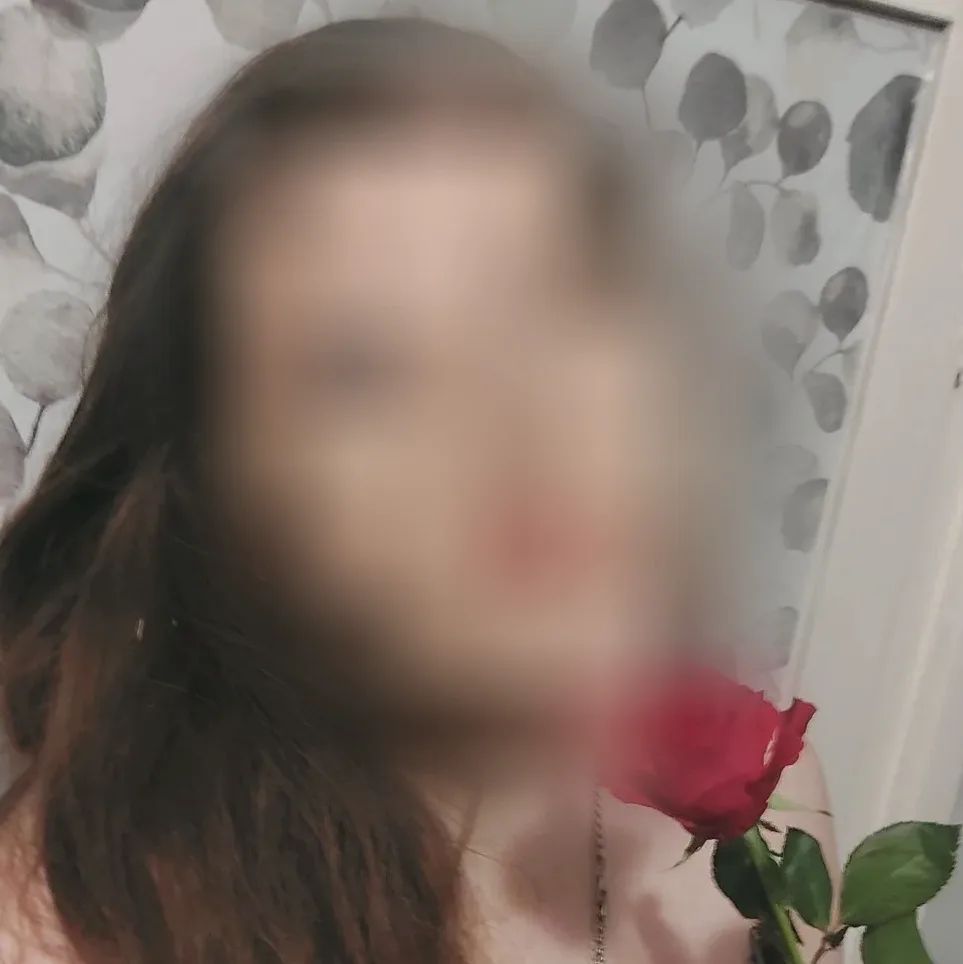 Kelly, 27