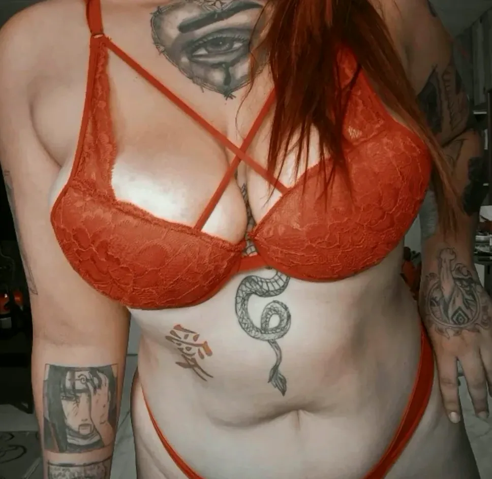 Kirsty, 24