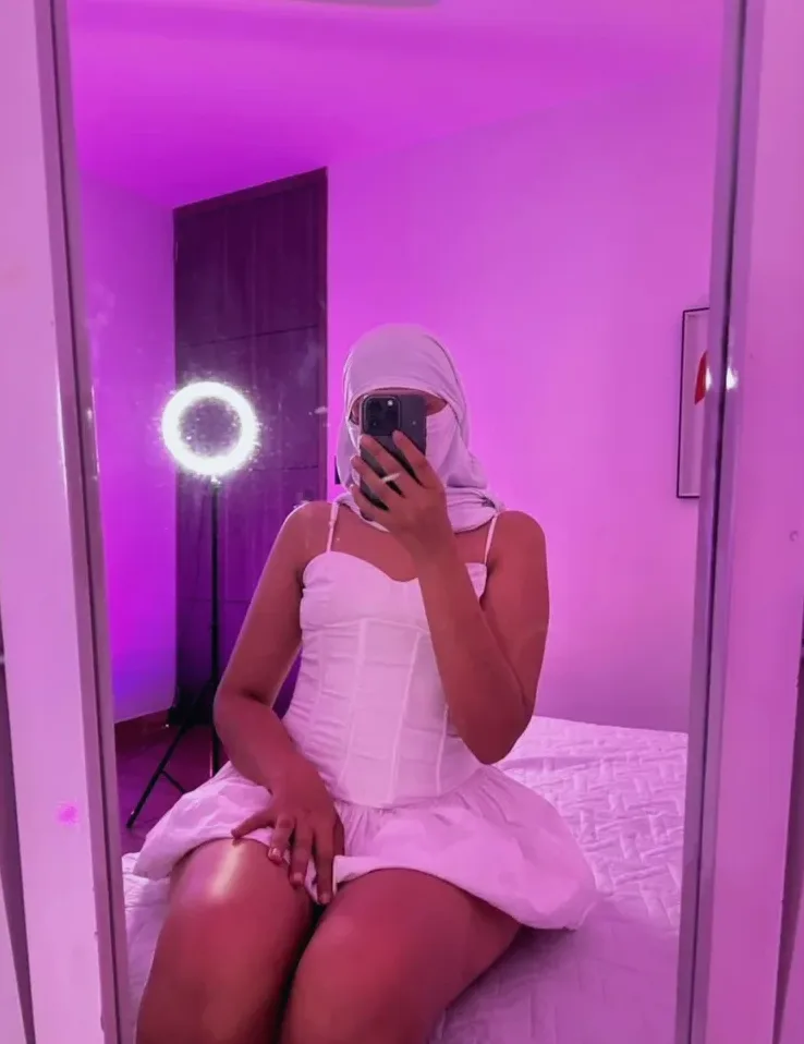 Lily, 23