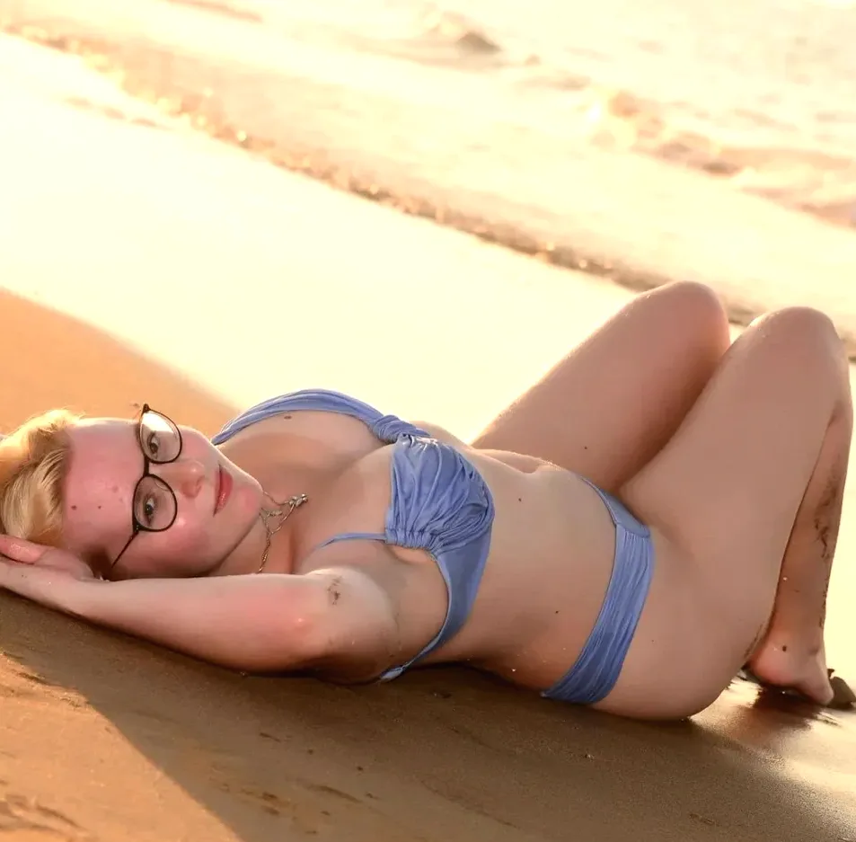 Samantha, 25