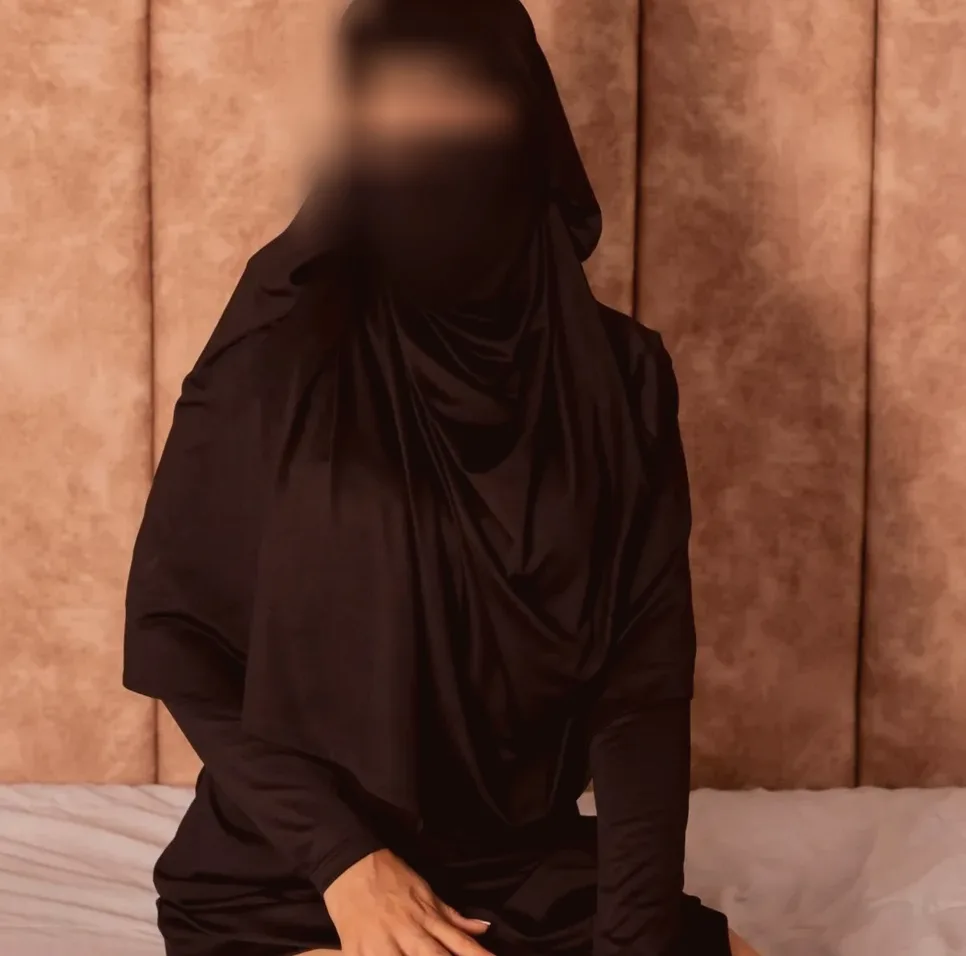 Samantha, 35