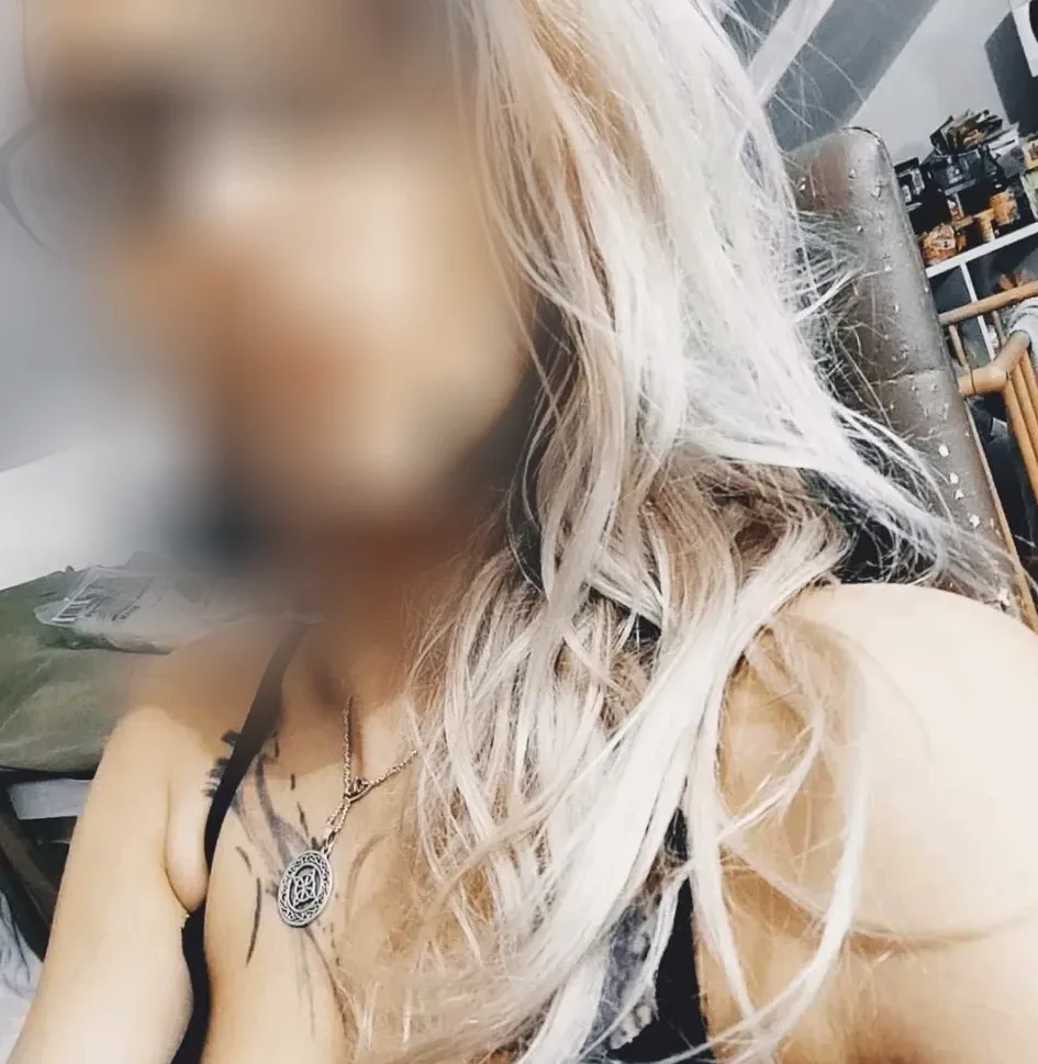Toni, 30
